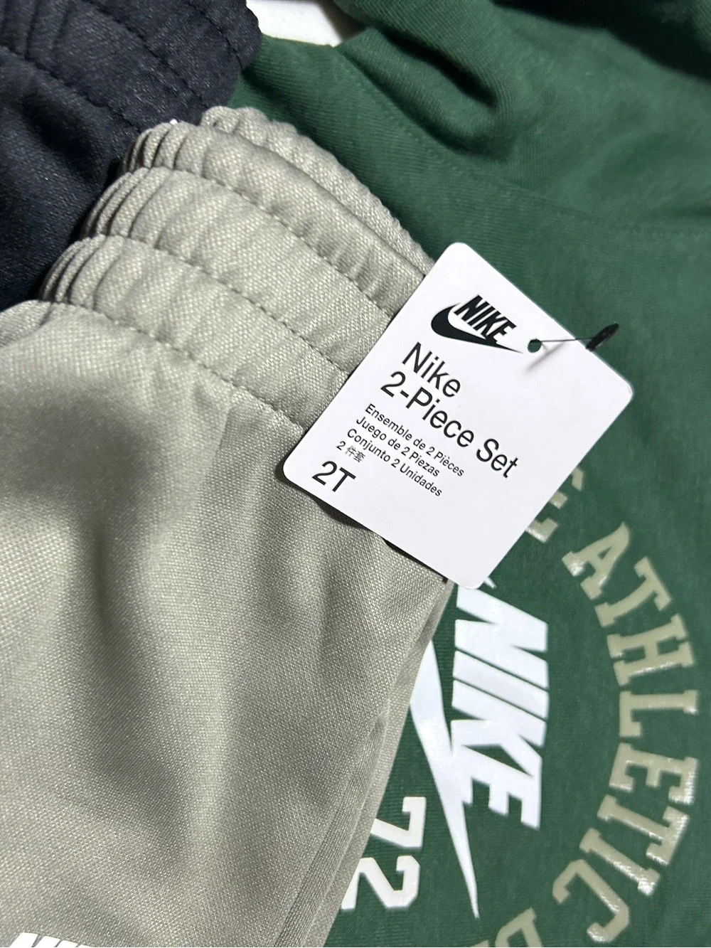 New Nike Kids Green Hoodie with Black and Gray Joggers Set new with tags 2T boys